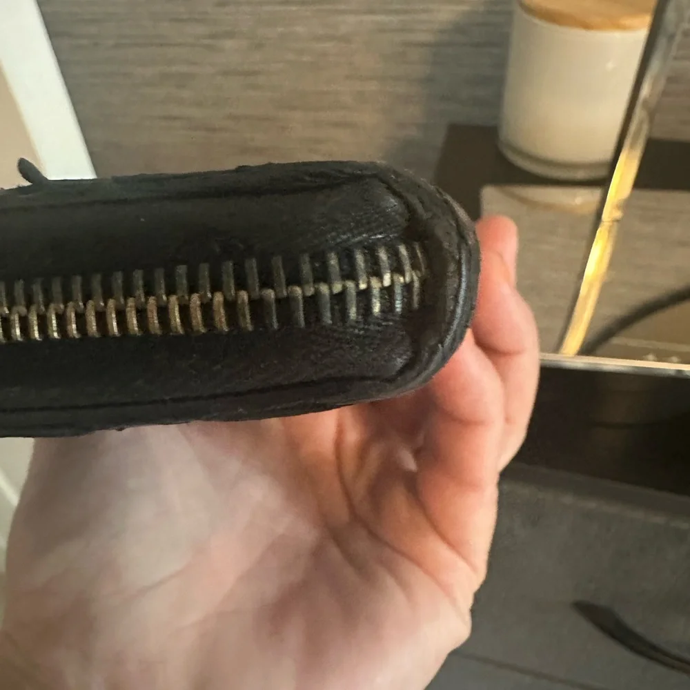 Bottega Veneta Black Woven Wallet - Picture 6 of 9